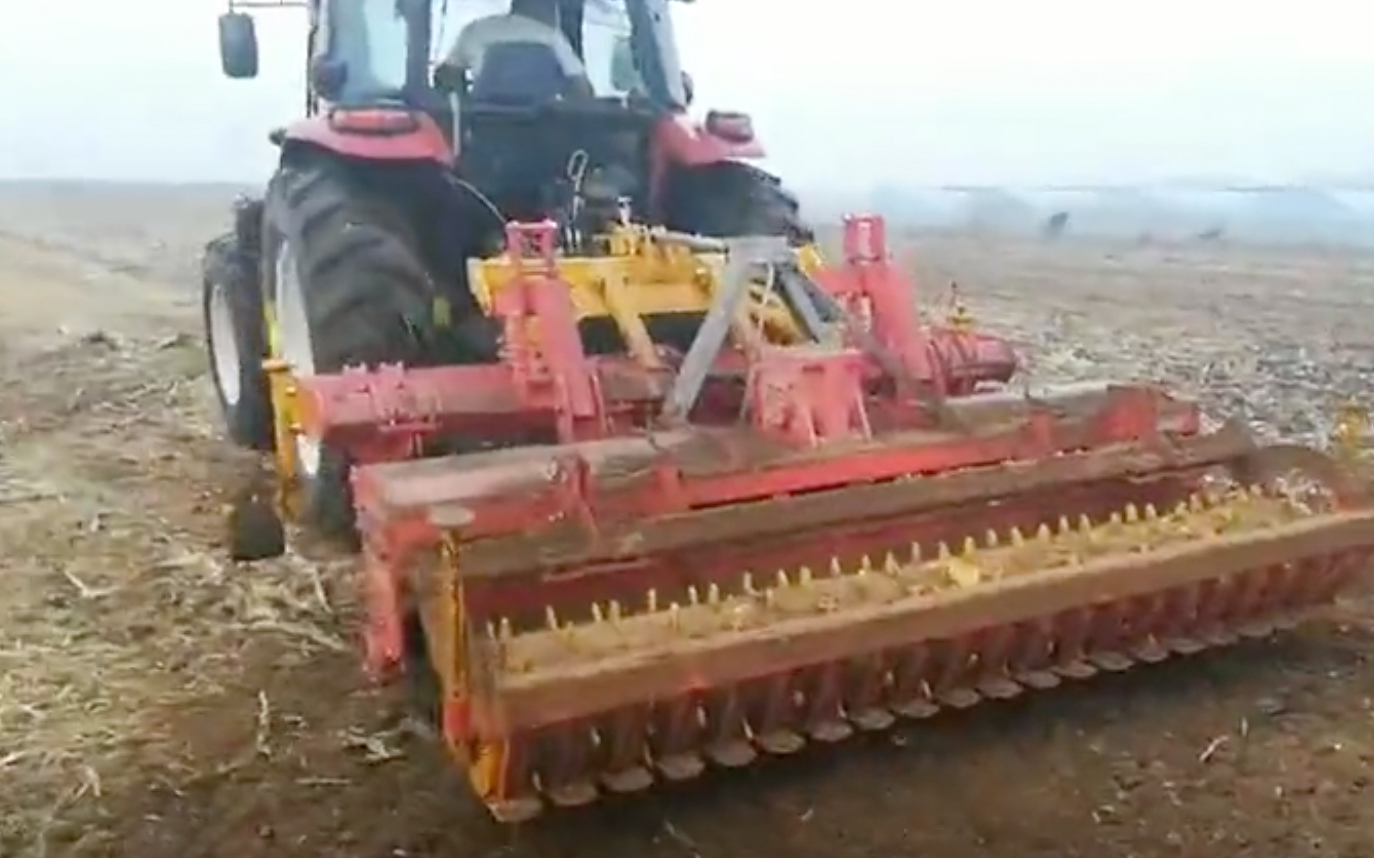 深松機(jī)，聯(lián)合耕整機(jī)作業(yè)視頻